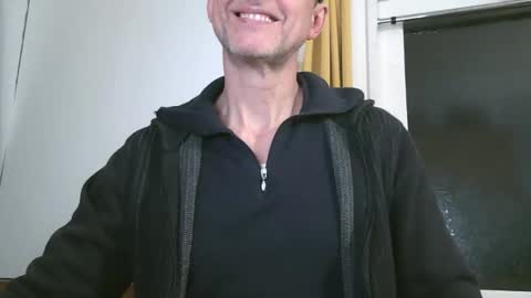 Snapshot of naturista25 chatting on 10-19-25, 05:35 naturista25 online show from 10-19-25, 05:35