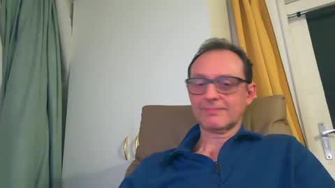 Snapshot of naturista25 chatting on 11-10-25, 07:35 naturista25 online show from 11-10-25, 07:35
