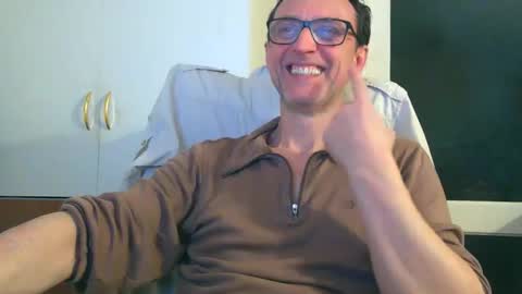 Snapshot of naturista25 chatting on 11-30-25, 07:40 naturista25 online show from 11-30-25, 07:40