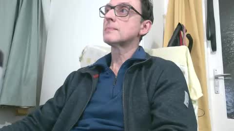 Snapshot of naturista25 chatting on 12-16-25, 05:07 naturista25 online show from 12-16-25, 05:07