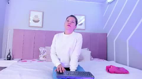 Snapshot of natybliss chatting on 06-18-26, 05:19 natybliss online show from 06-18-26, 05:19