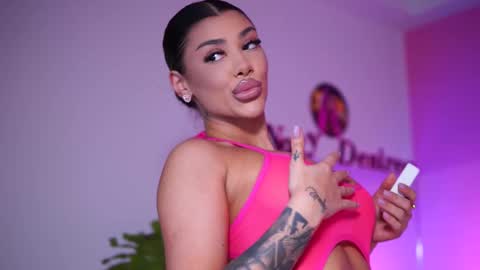 Snapshot of natydesiree chatting on 03-06-25, 11:36 Naty online show from 03-06-25, 11:36