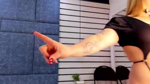 Snapshot of natyleone chatting on 10-10-25, 08:08 Naty online show from 10-10-25, 08:08