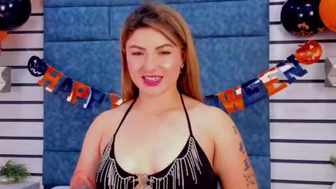 Snapshot of natyleone chatting on 10-21-25, 08:20 Naty online show from 10-21-25, 08:20