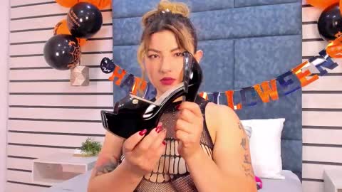 Snapshot of natyleone chatting on 10-23-25, 09:57 Naty online show from 10-23-25, 09:57