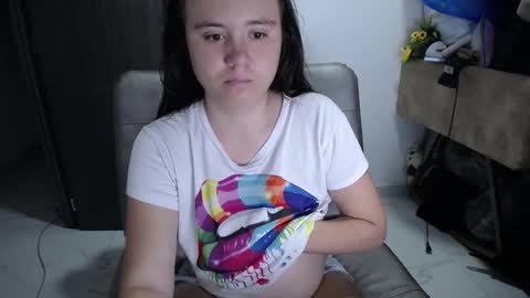 Snapshot of natyscoth chatting on 11-21-25, 11:20 online show from 11-21-25, 11:20