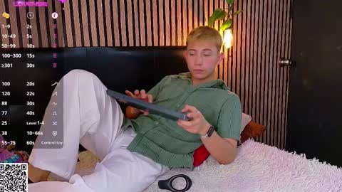 Christopher  Chris online show from 02-10-25, 04:14