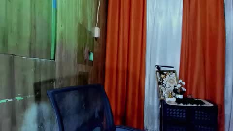 Snapshot of naughty_asian669 chatting on 11-13-25, 11:09 Melody slut online show from 11-13-25, 11:09