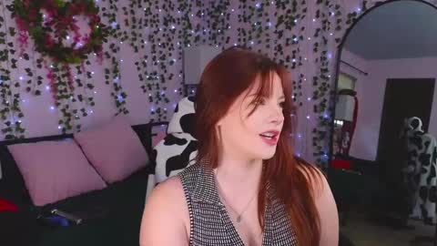 Snapshot of naughty_bella99 chatting on 03-09-25, 04:33 bella online show from 03-09-25, 04:33