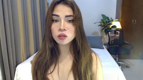 Snapshot of naughty_dreamerxxx chatting on 12-18-24, 12:51 Queen Jess online show from 12-18-24, 12:51