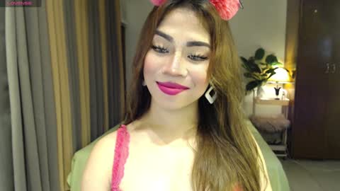 Snapshot of naughty_dreamerxxx chatting on 02-07-25, 02:19 Queen Jess online show from 02-07-25, 02:19