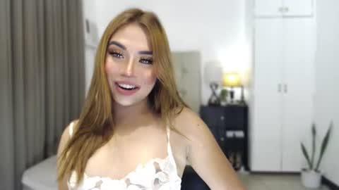 Snapshot of naughty_dreamerxxx chatting on 06-29-26, 08:20 Queen Jess online show from 06-29-26, 08:20