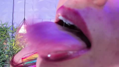 Snapshot of naughty_flower18 chatting on 12-03-24, 02:58 Flor online show from 12-03-24, 02:58