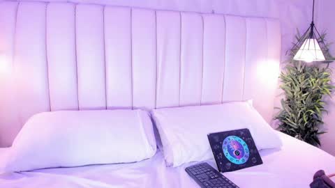 Snapshot of naughty_flower18 chatting on 02-09-25, 01:44 Flor online show from 02-09-25, 01:44