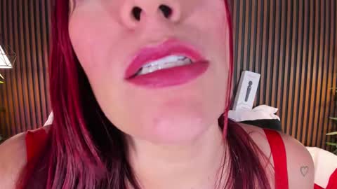 Snapshot of naughty_flower18 chatting on 03-09-25, 02:50 Flor online show from 03-09-25, 02:50