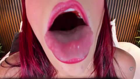 Snapshot of naughty_flower18 chatting on 03-10-25, 10:55 Flor online show from 03-10-25, 10:55