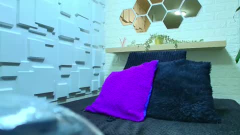 Kitten online show from 03-06-25, 10:20