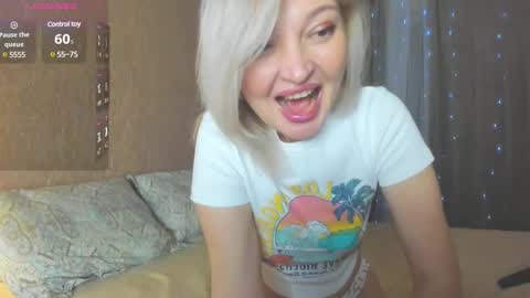 Snapshot of naughty_milena chatting on 01-22-25, 08:49 Milena online show from 01-22-25, 08:49
