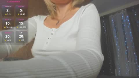 Snapshot of naughty_milena chatting on 02-22-25, 05:24 Milena online show from 02-22-25, 05:24