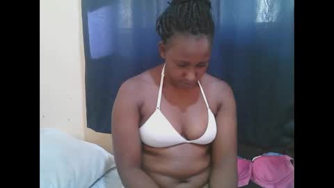 Snapshot of naughty_slender2 chatting on 10-12-25, 12:59 jn online show from 10-12-25, 12:59