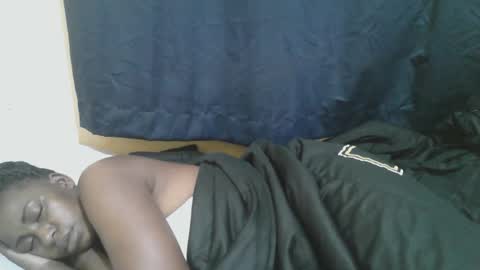 Snapshot of naughty_slender2 chatting on 10-14-25, 07:03 jn online show from 10-14-25, 07:03