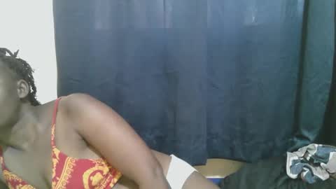 Snapshot of naughty_slender2 chatting on 11-15-25, 04:43 jn online show from 11-15-25, 04:43