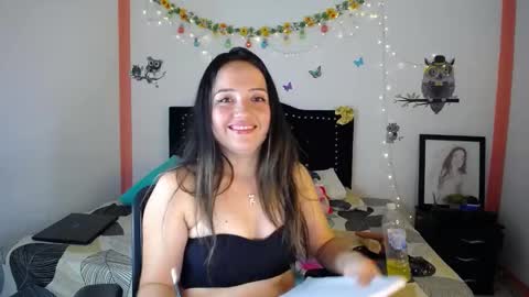 Snapshot of naughtygirl_mmm chatting on 01-22-25, 06:41 Valeria online show from 01-22-25, 06:41