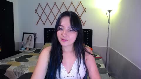 Snapshot of naughtygirl_mmm chatting on 09-26-25, 01:20 Valeria online show from 09-26-25, 01:20