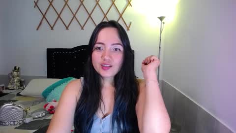 Snapshot of naughtygirl_mmm chatting on 10-08-25, 08:17 Valeria online show from 10-08-25, 08:17