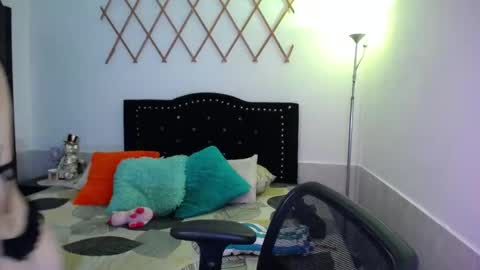 Snapshot of naughtygirl_mmm chatting on 10-10-25, 09:14 Valeria online show from 10-10-25, 09:14