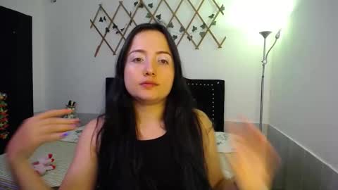 Snapshot of naughtygirl_mmm chatting on 10-21-25, 07:36 Valeria online show from 10-21-25, 07:36