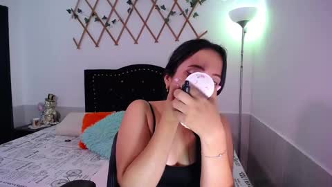 Snapshot of naughtygirl_mmm chatting on 11-13-25, 06:18 Valeria online show from 11-13-25, 06:18