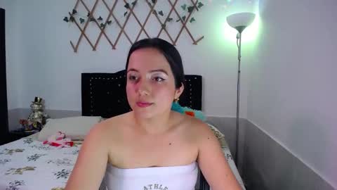 Snapshot of naughtygirl_mmm chatting on 11-19-25, 07:03 Valeria online show from 11-19-25, 07:03