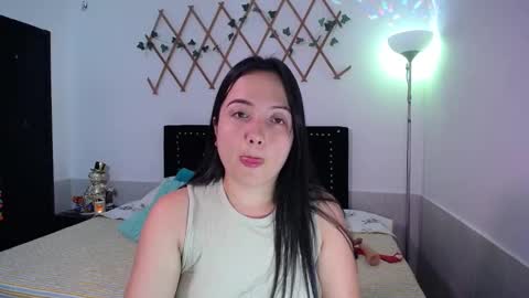 Snapshot of naughtygirl_mmm chatting on 11-23-25, 03:23 Valeria online show from 11-23-25, 03:23