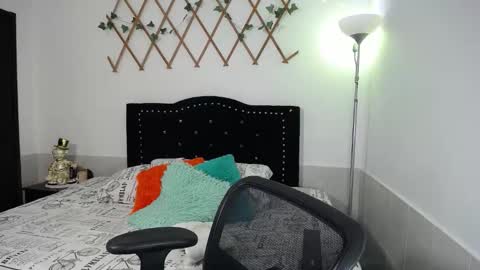 Snapshot of naughtygirl_mmm chatting on 02-26-26, 08:08 Valeria online show from 02-26-26, 08:08