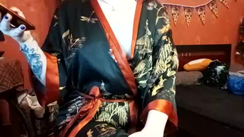 Snapshot of naughtyhousewifexx chatting on 12-08-24, 03:02 housewife Eva online show from 12-08-24, 03:02