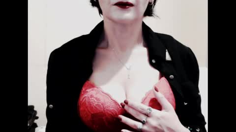 Snapshot of naughtyjenniferxx chatting on 04-20-26, 01:41 Jenny online show from 04-20-26, 01:41
