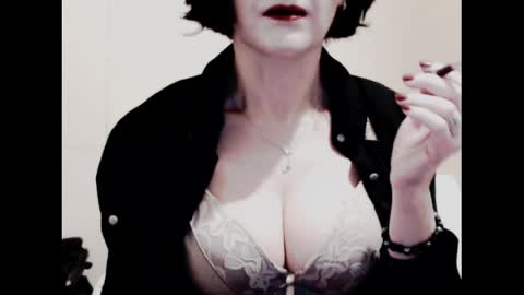 Snapshot of naughtyjenniferxx chatting on 05-07-26, 02:06 Jenny online show from 05-07-26, 02:06