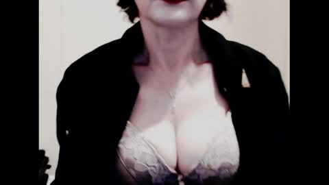 Snapshot of naughtyjenniferxx chatting on 05-22-26, 01:57 Jenny online show from 05-22-26, 01:57