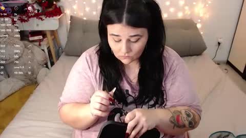 Snapshot of naughtykiss22 chatting on 12-28-24, 05:23 Chris online show from 12-28-24, 05:23