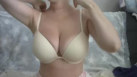 Snapshot of naughtykitten94 chatting on 06-18-26, 09:09 Chris online show from 06-18-26, 09:09
