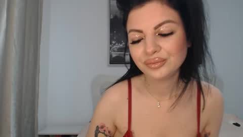 Snapshot of naughtymom666 chatting on 12-06-24, 09:54 NaughtyMom online show from 12-06-24, 09:54