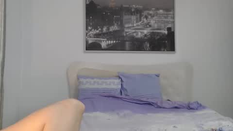 Snapshot of naughtymom666 chatting on 10-12-25, 03:33 NaughtyMom online show from 10-12-25, 03:33