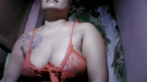 Snapshot of naughtymom_33 chatting on 07-04-26, 12:28 naughtymom_33 online show from 07-04-26, 12:28