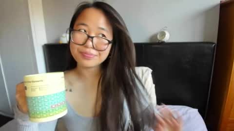 Gigi Chu  online show from 11-13-25, 02:05