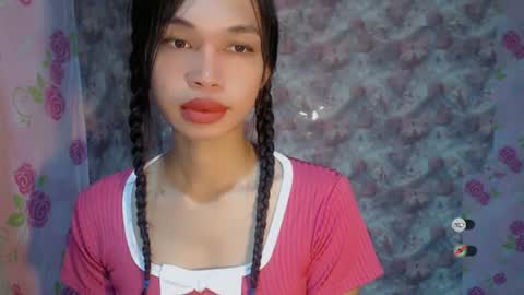 Snapshot of naughtysunshinepinay chatting on 06-14-26, 11:51 Celine online show from 06-14-26, 11:51