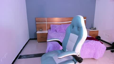 Snapshot of naugthy_brunette_ chatting on 04-23-26, 06:32 naugthy_brunette_ online show from 04-23-26, 06:32