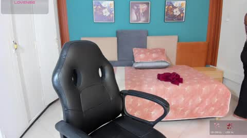 Snapshot of naugthy_brunette_ chatting on 05-28-26, 11:13 naugthy_brunette_ online show from 05-28-26, 11:13