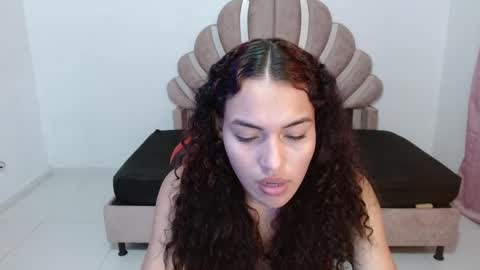 Snapshot of naya_fox1 chatting on 12-21-25, 01:35 naya_fox1 online show from 12-21-25, 01:35