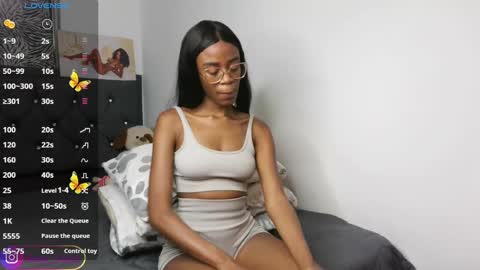 Snapshot of nayah_dussa1 chatting on 01-29-25, 12:54 Vane broadcast 6 pm to 1 am Colombia time online show from 01-29-25, 12:54